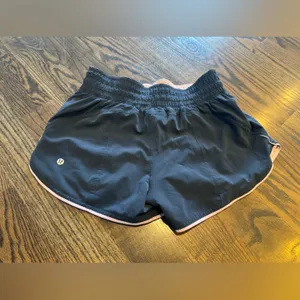 Lululemon Choose a Side Reversible Shorts 3” navy/lilac size 4 thumbnail 2