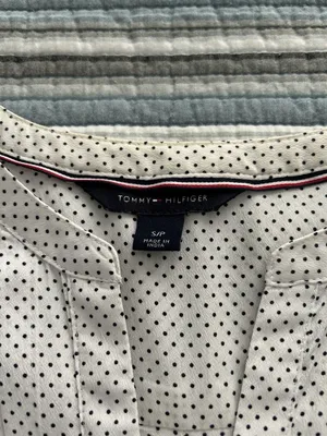 Tommy Hilfiger Split Neck Cap Sleeve Pleated Front Top White /Black Polka Dots S thumbnail 4