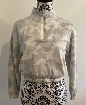 Hippie Rose Camo 1/4 Zip Crop Sweatshirt Size Small thumbnail 1
