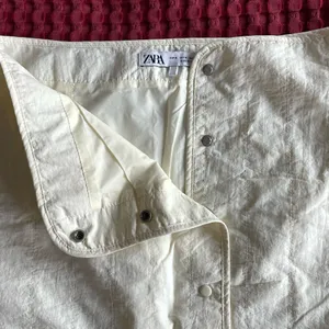 ZARA White Mini Skirt Size M Button Front A-Line 100% Nylon Lightweight thumbnail 3