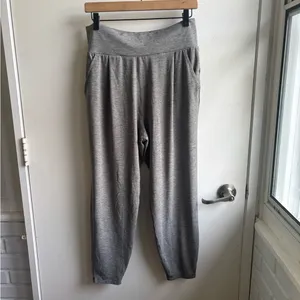 Vuori Lux At‎ Ease High Rise Cropped Pants Large workout yoga athleisure thumbnail 2
