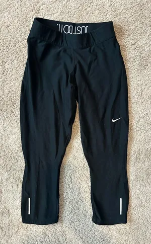 Nike Black Performance Capri Leggings thumbnail 1