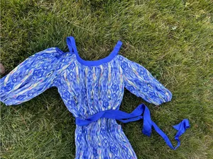 Hot and Hollywood cold shoulder maxi dress size medium blue, yellow white spring thumbnail 10