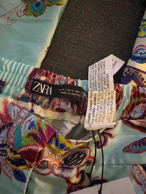 NWT Zara printed blue floral pants with an elastic waistband. Size Small thumbnail 4