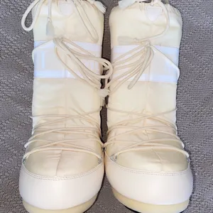 Moon boots Size 7 thumbnail 3