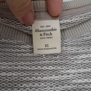 Abercrombie & Fitch Womens XS Oatmeal Metallic Knit Side Zipper Sweater thumbnail 2