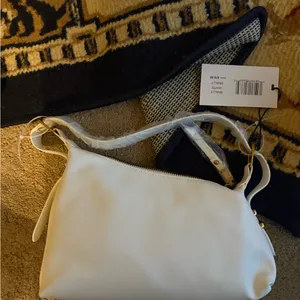 NWT Steve Madden bone /ivory purse made‎ of polyurethane thumbnail 2
