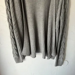 EST 1940 Gray Cable Knit Long‎ Sleeve Preppy Cardigan Sweater L Layering Boho thumbnail 4