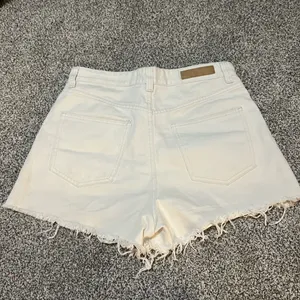 Cotton On Cream Distressed Jean Shorts thumbnail 2