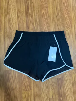 NWT Athleta Mesh Racer Run Mid Rise 4” Athletic Performance Shorts Size Medium. Waist 30in thumbnail 2