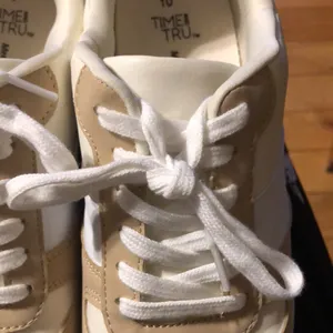 Time & Tru Memory Foam tennis shoes never worn. White and Tan size 10 thumbnail 6