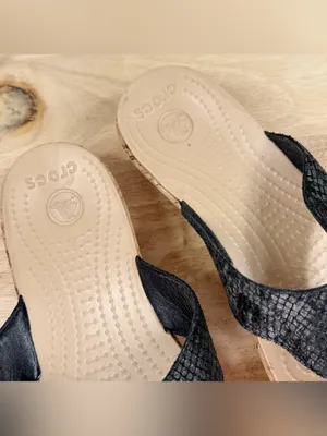 Crocs A Leigh Faux Cork Wedge Thong Sandals Black Tan Size 7 202035 thumbnail 9