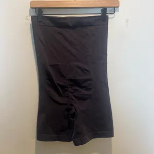 SKIMS- Core Sculpt High Waisted Shorts Black Size L thumbnail 4