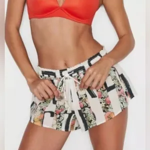Victoria's Secret Women's Floral Logo Pajama Shorts‎ White Medium thumbnail 1