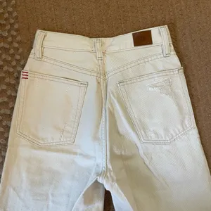 Urban Outfitters BDG High Rise Baggy White Jeans thumbnail 4