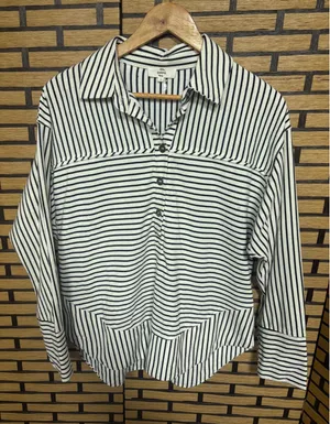 Entro White And‎ Black Stripe Top Size Small thumbnail 1
