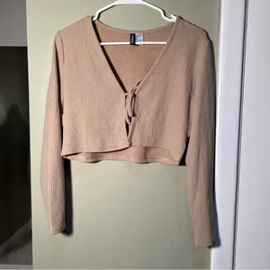 Divided H&M Women's Size Large Cropped Knit Top Cardigan Beige Ribbed Tie Front‎ thumbnail 2