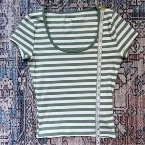 Hollister Ribbed Seamless Fabric Scoop Baby Tee Size Small Green White Stripes thumbnail 7