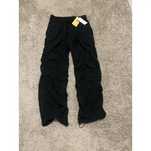 Yogipace Women's Lightweight Studio Pants XS Black NEW WITH TAGS shorter Inseam thumbnail 6