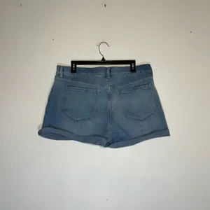 Old Navy Womens Size 14 Medium Wash Cuffed Denim‎ Jean Shorts 3 Inch Inseam thumbnail 2