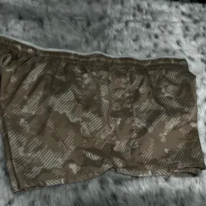 Reebok XL Black and Tan Women's Shorts 2 pc thumbnail 2