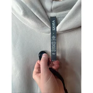 Vuori | women comfy hoodie thumbnail 2