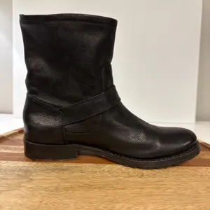 Frye Natalie Engineer Short Boots Size 8B Black Leather Moto Biker Pull On thumbnail 8