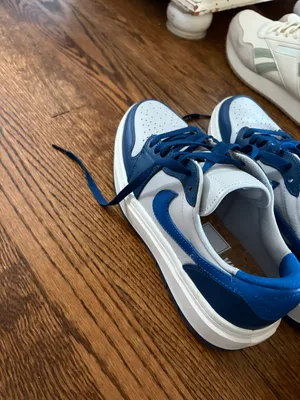Nike Sneakers!! thumbnail 2