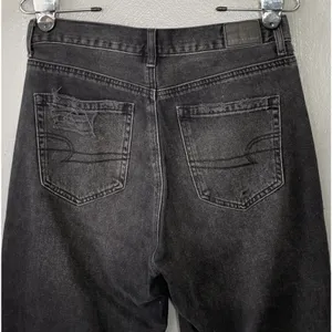 American Eagle Mom Jeans Size 4 Long Black Distressed Denim Emo Grunge Thrashed thumbnail 3