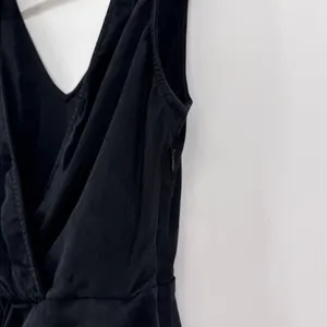 & Other Stories Paris‎ Atelier Black Lyocell Surplice Front Midi Dress Size 2 thumbnail 4