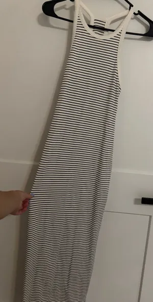 Reserved dress thumbnail 1