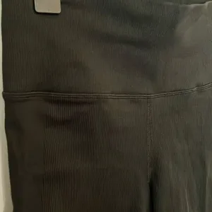 Athleta High Rise Ribbed Biker Shorts Black Size Medium Activewear #800 thumbnail 2