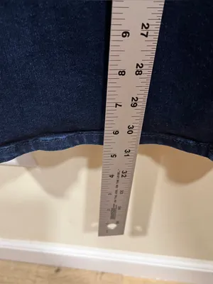 Quince dark wash bootcut jeans feature a high-rise waist five-pocket size32 EUC thumbnail 5