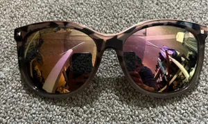 Guess Sunglasses thumbnail 1