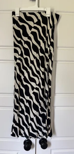 Zara maxi skirt  thumbnail 1