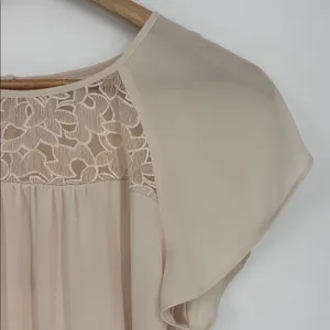 Maeve Cream Floral Lace Flutter Sleeve Semi-Sheer Blouse Women’s Size 4 in EUC! thumbnail 4