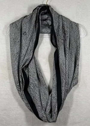 Lululemon Vinyasa Scarf Black White Static Print Snap‎ Convertible Infinity Wrap thumbnail 1
