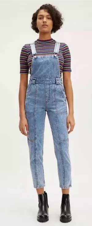 Levi’s Mom Utility Overalls Denim Jeans Womens Size 26 thumbnail 1