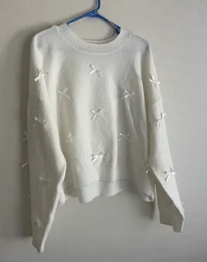 No Boundaries Crewneck sweater with bows thumbnail 1