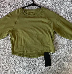 Alphalete Cropped Long Sleeve thumbnail 1