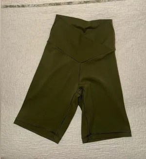 Offline by Aerie Biker Shorts Green‎ Size Small 7” NWOT thumbnail 1