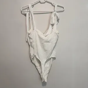 Free‎ People Lola White Crinkle Tie Shoulder Bodysuit Size Medium thumbnail 6