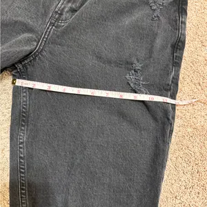 Abercrombie Curve Love 90s Straight Ultra High Rise 29/8 Ripped Black Jeans thumbnail 9