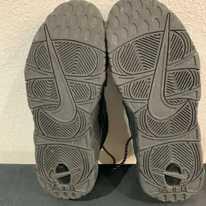 Nike Women’s Black Air Sneakers thumbnail 6