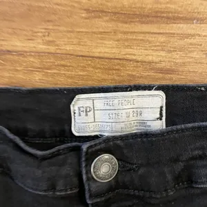 Free People Woman size W 29R Black Skinny Denim Jegging Jeans Distressed thumbnail 4