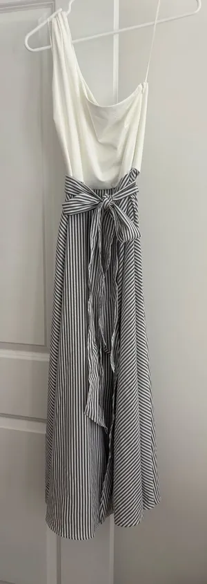 Kiut One shoulder, white and black striped dress thumbnail 3