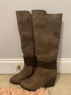 Brown Heeled boots Size 7 thumbnail 1