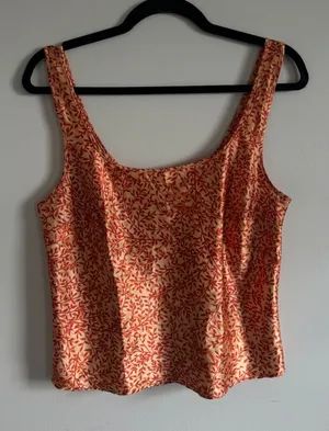 Victorias Secret Satin Tank Top Orange Red Leaf Print Scoop Neck Camisole Medium thumbnail 1