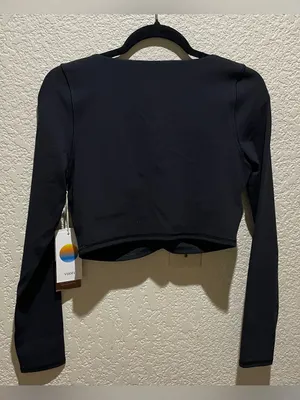 Vuori NWT Long-Sleeve Black Ruched Crop Top Bra Size M thumbnail 4