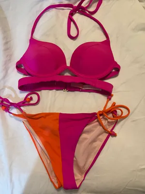 Victoria's Secret Swimwear thumbnail 1